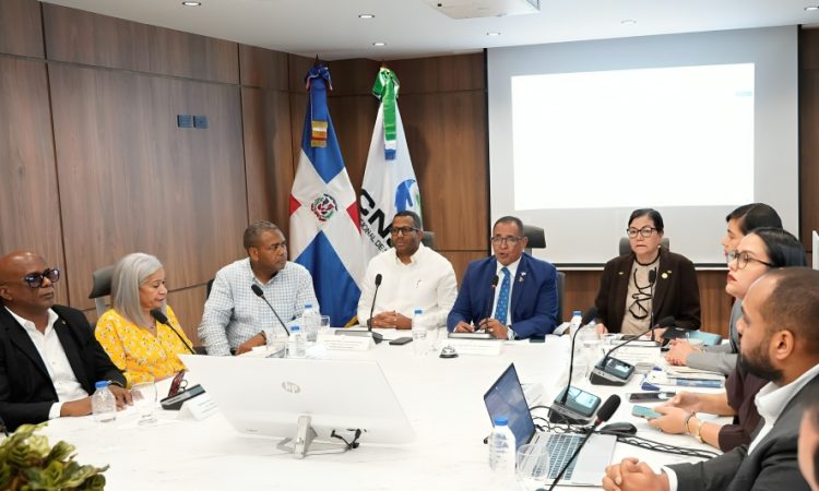 Diálogo permanente para la aprobación del Fondo de Medicamentos de Alto Costo (FOMAC)