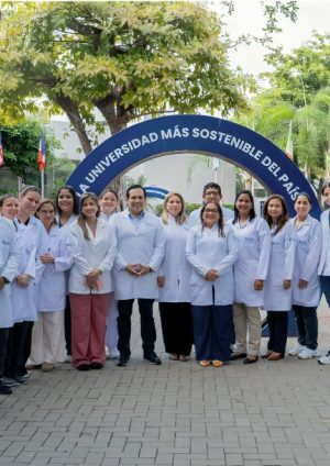 La Escuela de Medicina UCE hace historia con capacitación en simulación clínica y ECOE nivel internacional