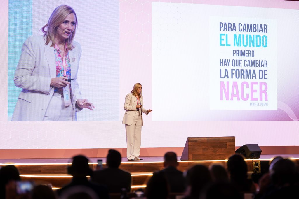 Angy Estévez destaca en Brasil como referente dominicana en salud mental perinatal Angy Estévez destaca en Brasil como referente dominicana en salud mental perinatal