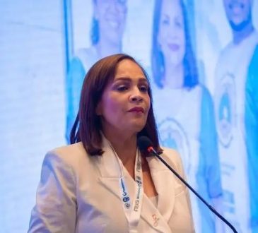 Neumólogos rechazan declaraciones de Elías Báez y advierten que las generalizaciones dañan la relación médico-paciente