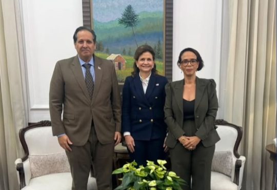 Dra. Alexandra Hichez aborda con la Vicepresidencia y Salud Pública acciones para fortalecer la salud mental en República Dominicana
