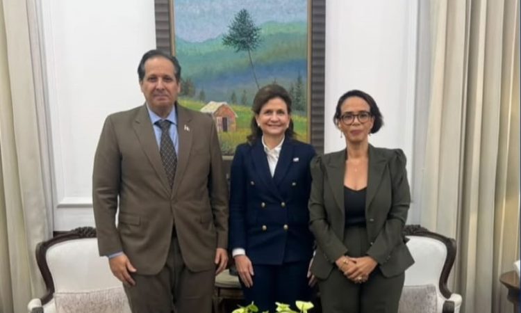 Dra. Alexandra Hichez aborda con la Vicepresidencia y Salud Pública acciones para fortalecer la salud mental en República Dominicana