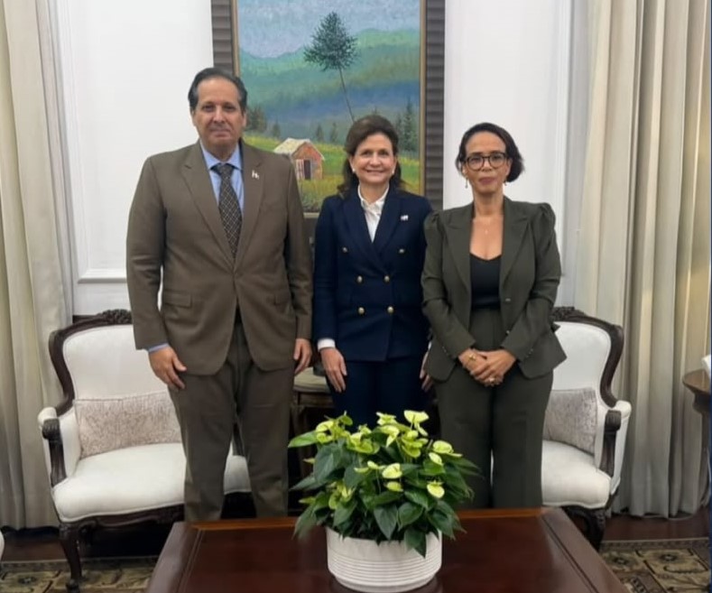 Dra. Alexandra Hichez aborda con la Vicepresidencia y Salud Pública acciones para fortalecer la salud mental en República Dominicana
