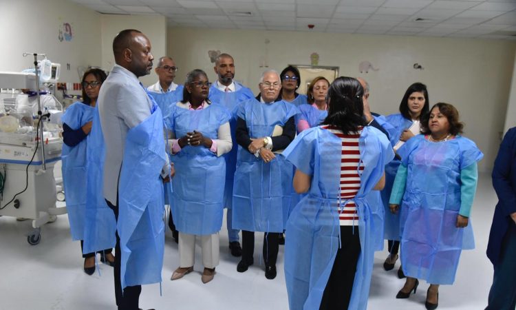 Comisión de Salud de la Cámara de Diputados fiscaliza Maternidad La Altagracia tras 17 muertes neonatales Comisión de Salud de la Cámara de Diputados fiscaliza Maternidad La Altagracia tras 17 muertes neonatales