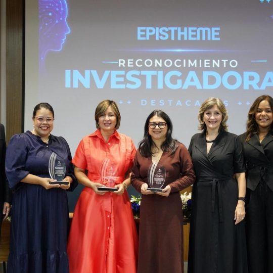 Fundación Two Oceans y PUCMM reconocen trayectoria y aportes de cuatro investigadoras