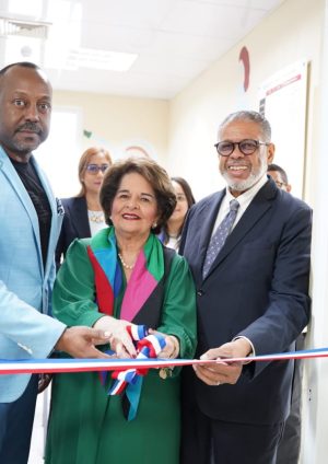 Desarrollo de la Comunidad remoza área de vacunación en Hospital Maternidad la Altagracia