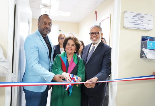 Desarrollo de la Comunidad remoza área de vacunación en Hospital Maternidad la Altagracia Desarrollo de la Comunidad remoza área de vacunación en Hospital Maternidad la Altagracia