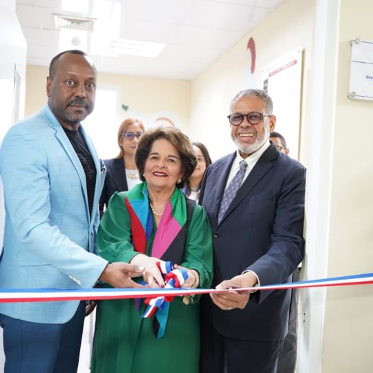 Desarrollo de la Comunidad remoza área de vacunación en Hospital Maternidad la Altagracia