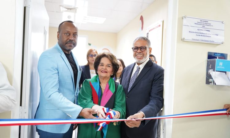 Desarrollo de la Comunidad remoza área de vacunación en Hospital Maternidad la Altagracia Desarrollo de la Comunidad remoza área de vacunación en Hospital Maternidad la Altagracia