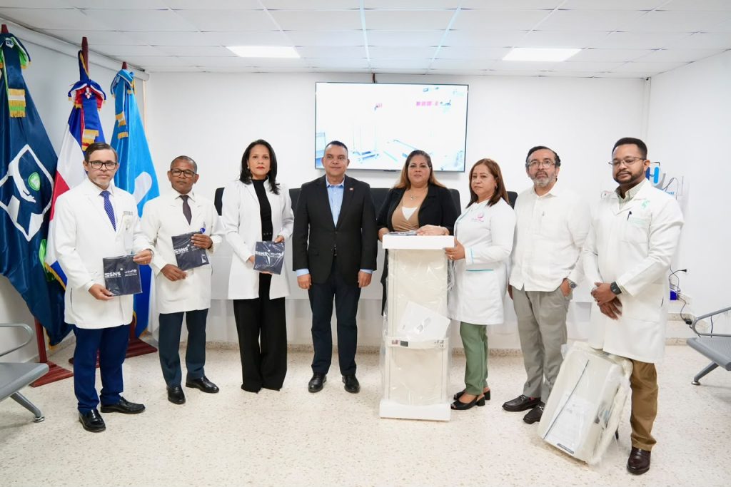 SNS y UNICEF fortalecen Programa Mamá Canguro con donación de equipos médicos valorada en más de RD$5.4 millones SNS y UNICEF fortalecen Programa Mamá Canguro con donación de equipos médicos valorada en más de RD$5.4 millones