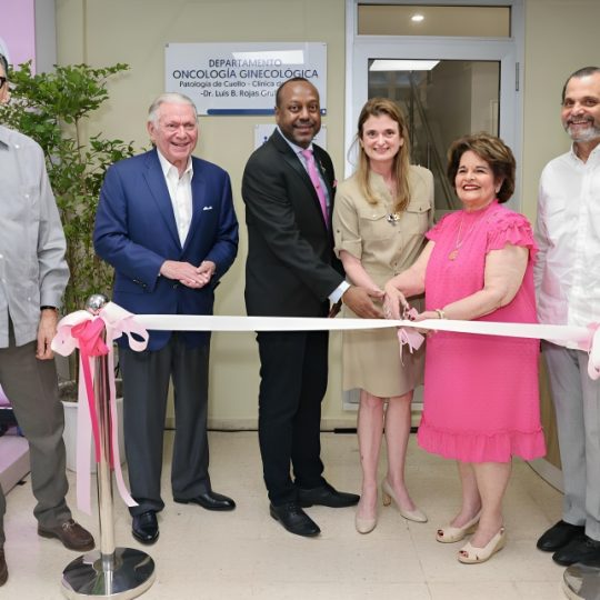 Grupo SID a través de su Fundación Caminantes por la Vida transforma área de Oncología Ginecológica del Hospital maternidad la Altagracia