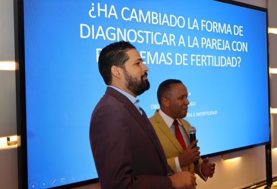 Dr. Steven Rabassa aborda los desafíos actuales de la fertilidad en el Stand Alone de Iberofármacos
