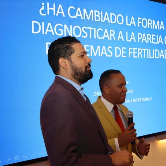Dr. Steven Rabassa aborda los desafíos actuales de la fertilidad en el Stand Alone de Iberofármacos