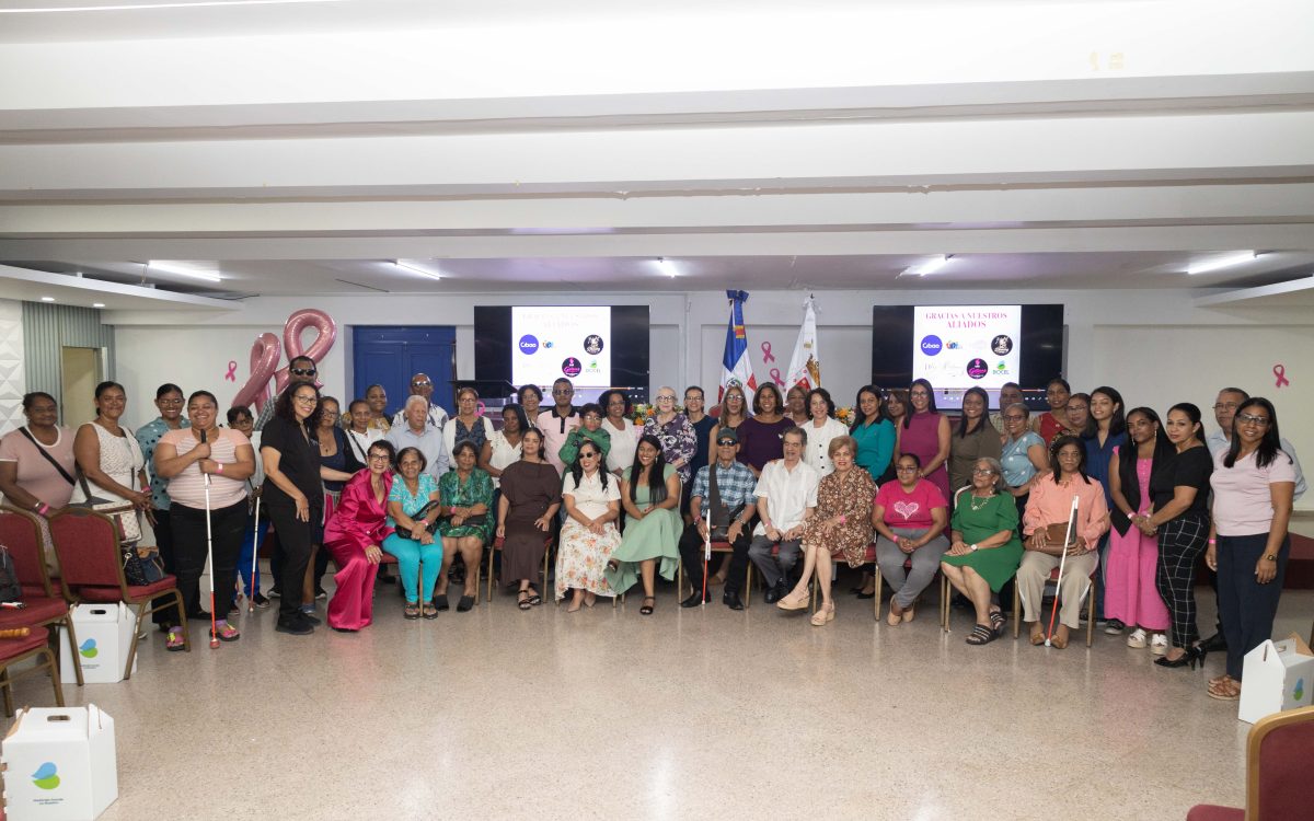 Dra. Alexandra Hichez aborda el impacto emocional del cáncer durante conferencia en Santiago
