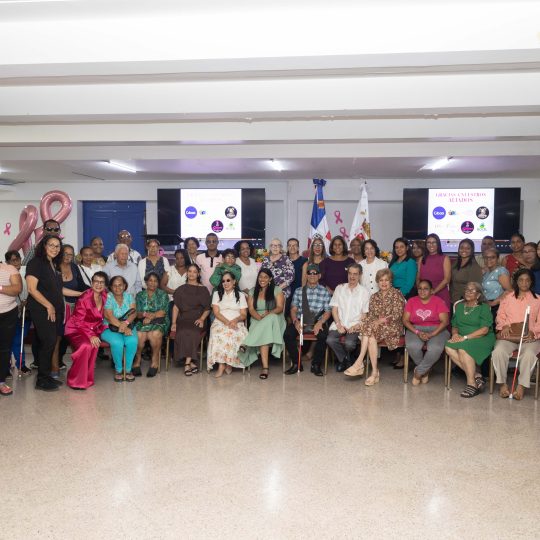 Dra. Alexandra Hichez aborda el impacto emocional del cáncer durante conferencia en Santiago