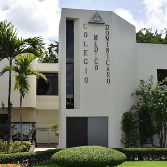 Colegio Médico La Vega respalda paro de gineco-obstetras del Hospital Luis Morillo King y reclama soluciones inmediatas