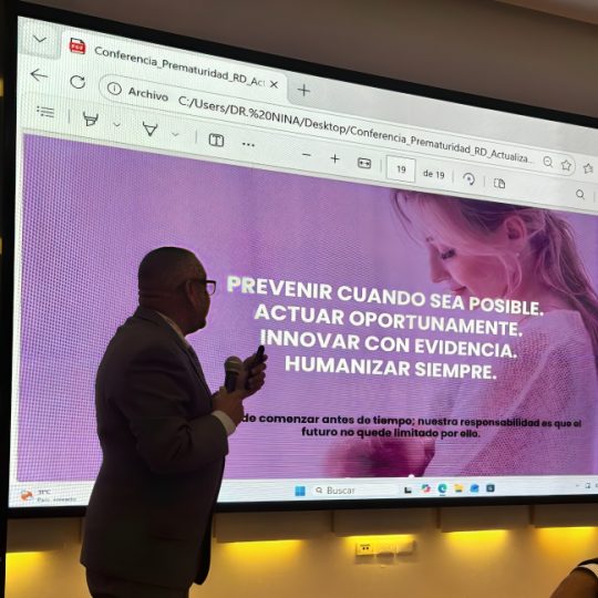 Dr. Roberto Nina dicta conferencia sobre prevención y atención integral de la prematuridad en Iberofármacos