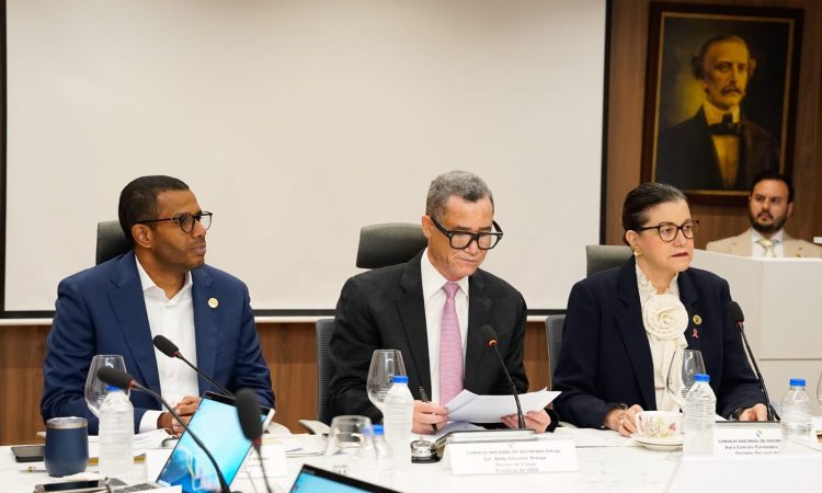 CNSS logra cobertura del 100 % para 13 medicamentos de alto costo mediante el FOMAC CNSS logra cobertura del 100 % para 13 medicamentos de alto costo mediante el FOMAC