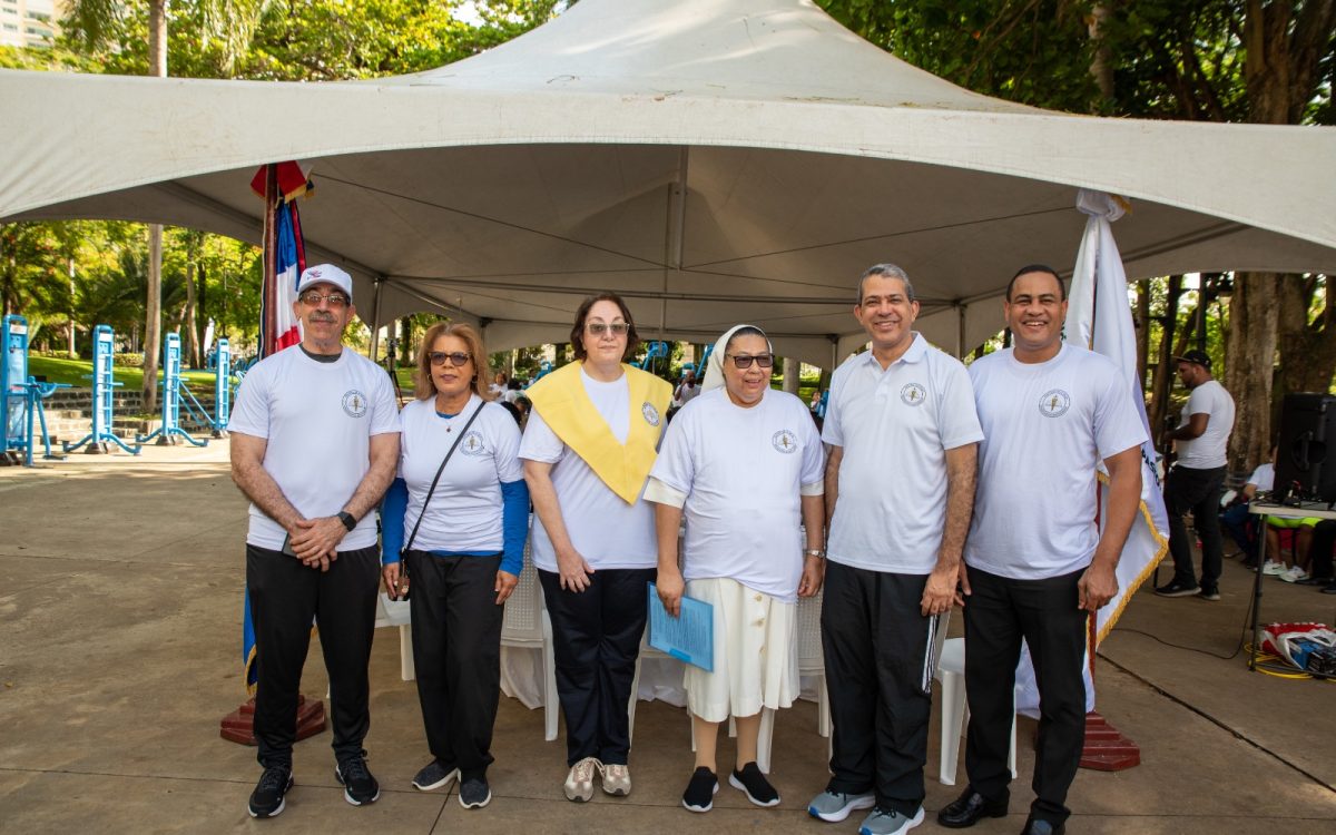 Monseñor Morel Diplán cierra Caminata Un Paso por la Salud Mental; la semana conmemorativa impacta más de 280 mil personas