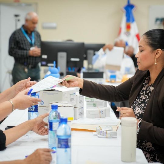 PROMESE/CAL pone en marcha licitación pública nacional para adquisición de medicamentos e insumos por RD$1,251 millones
