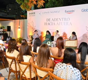 Especialistas abordan el bienestar femenino en el conversatorio “De adentro hacia afuera”