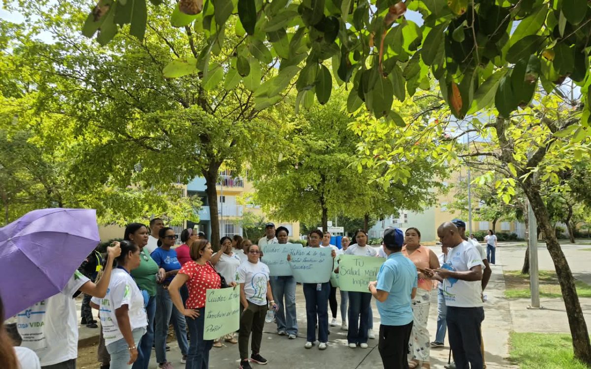 RESIDE acerca sus servicios gratuitos a la comunidad durante Caminata por la Salud Mental