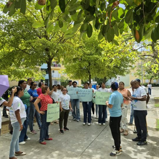 RESIDE acerca sus servicios gratuitos a la comunidad durante Caminata por la Salud Mental