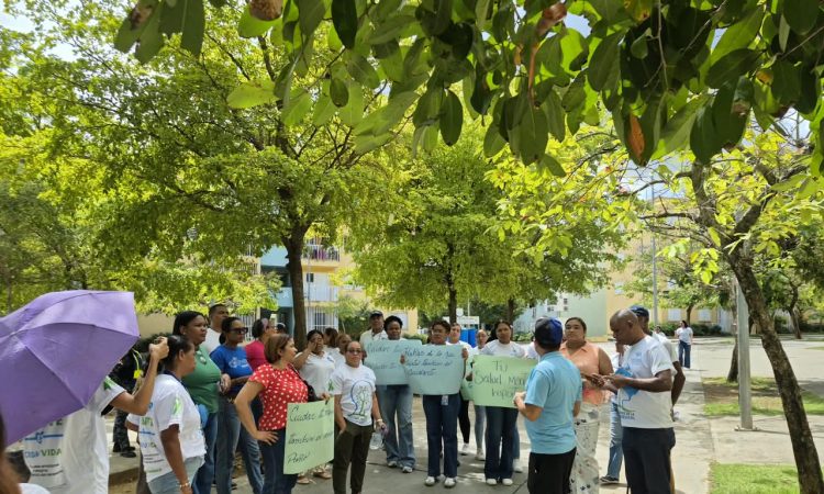 RESIDE acerca sus servicios gratuitos a la comunidad durante Caminata por la Salud Mental RESIDE acerca sus servicios gratuitos a la comunidad durante Caminata por la Salud Mental