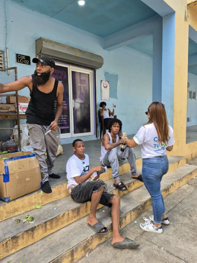 RESIDE acerca sus servicios gratuitos a la comunidad durante Caminata por la Salud Mental RESIDE acerca sus servicios gratuitos a la comunidad durante Caminata por la Salud Mental