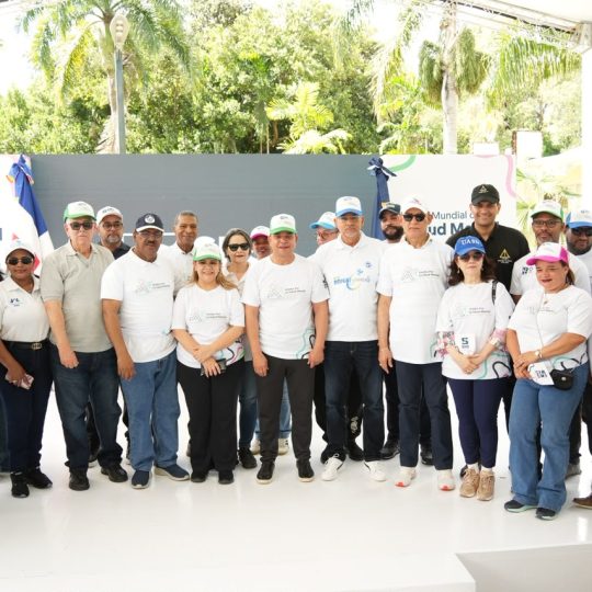 SNS realiza primera caminata por la salud mental y destaca aumento de camas para atención especializada