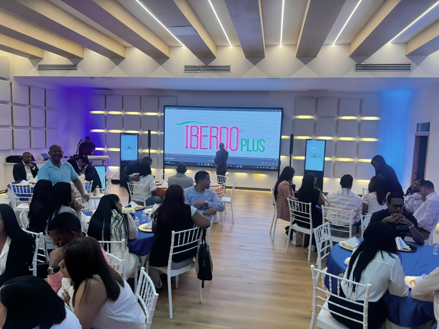 Dr. Roberto Nina dicta conferencia sobre prevención y atención integral de la prematuridad en Iberofármacos